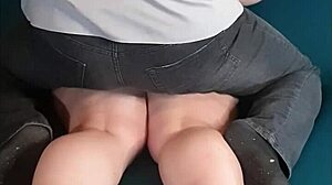 زوجة خاضعة مربوطة بتتدلع قوي بفرشاة شعر