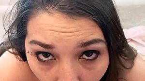 Hé, hatalmas arcraöntés fedi Lynn félénk mosolyát