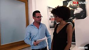 קאסטינג חשוף - שחורה מדהימה לונה קורזון כפופה לזיונים קשים