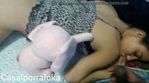 Я кончил ей на лицо, пока она мастурбировала, потом тихо ушел.