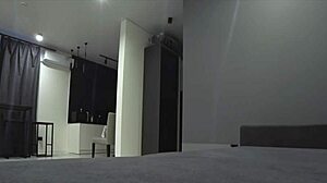 Kenapa Selingkuh dengan Rakan Sekelas di Sofa Kami?