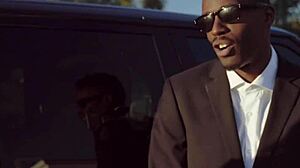 Nymfo influencerica žudi za BBC akcijom na gradskim ulicama