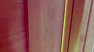 Stedsøn sprøjter inde i stedmor efter varm session