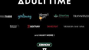 Kaunis vaalea tyttö saa kerman doggystylella