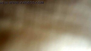 Hatalmas ondólövések borítják a testeket vad baszás kompilációban