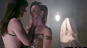 Soy shemale cachonda follando a morena de gran culo en lugar abandonado, haciendo rimjob, mamada y sexo hardcore