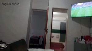 Kum kaplja iz njene rite po divjem dejanju