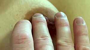 Godain tetek gede gue, mau main bareng lain kali?