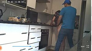 Spycam zachytil moju ženu šukať s doručovateľom!