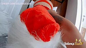 Hezká holka v prádle dává rohaté vánoční creampie