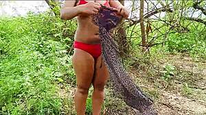 Девушка из Дели получает жесткий анал в диких джунглях