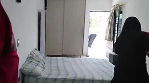 וואו! התחת הגדול של הלטיניות מקבל דפיקות קשות!