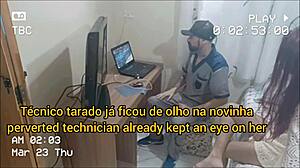 Masum Novinha Evde Sapık Tamircinin Karşısında Dayanabilir Mi?