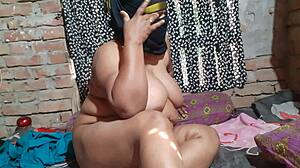 A szeretőm keményen megbaszva az ágyon