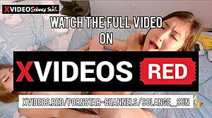 Moja dziewczyna i najlepsza przyjaciółka w gorących lesbijskich pocałunkach