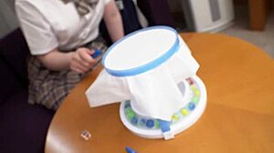 Kokona, mignonne de 18 ans, expose ses gros seins dans une clip hardcore maison en cosplay kimono sexy