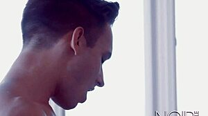 性感黑人帅哥和邻居小伙偷情，深喉肛交