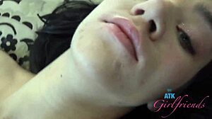 Niegrzeczna Dziewczyna z Sąsiedztwa Rose Winters Ma Zabawę z Cipką w POV GFE