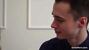 La ninfa innocente allarga la fica stretta e perde la verginità