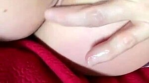 Турецкая зрелая леди удовлетворяет свои дикие желания соло игрой