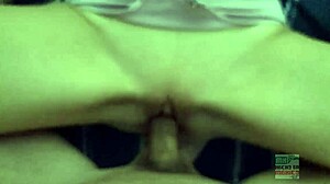 Haciendo mi cuñada lamer mis huevos por un masaje con lechazo abdominal