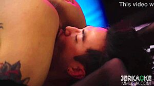 מתבגרת אסייתית סקסית 18+ מצטלמת באורגיה פרועה בבית ספר למירוצים