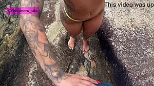 Latinka liže rit v spodnjem perilu!