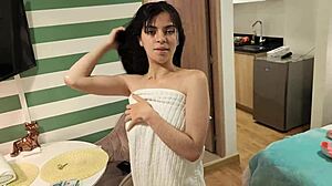 לטינית מדהימה מזדיינת חזק במקלחת עם בעל החברה!