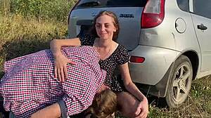 Fußfetisch-Spaß in der Natur mit sexy jungem Paar!