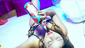 यो, चेक इंडियन हॉट मॉडल श्रीमोयी वाइल्ड हार्डकोर बांगिंग में!