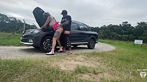 Hete chicks auto kapot, ik hielp, betaald met wilde seks op straat