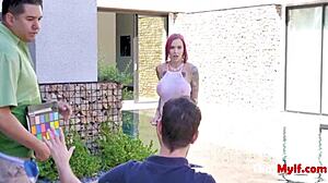 Punapäinen Anna Bell Peaks himoitsee karkeaa toimistoseksiä pomon kanssa