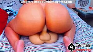 Sao Paulina esittelee kapean ison perseensä tatuointeineen ja leluineen!