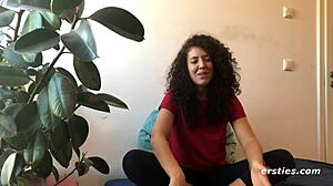 Volim da gledam Meri kako prsta svoju obrijanu pičku do vrhunca