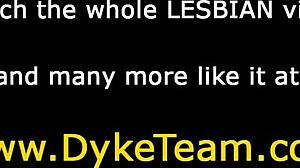 Vau, gledam ovu tinejdžerku 18+ plavušu kako jaše strapon kurac kao profesionalac