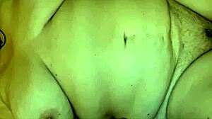 למה סבתא זקנה שמנה כל כך רוצה את הזין הקטן שלי בן 18+?