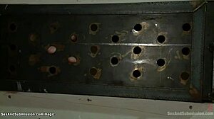 Psyko-patient, varför knullar du mig så hårt, sjuksköterska?