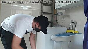 A francba, a házas nő csábítja a szerelőt!