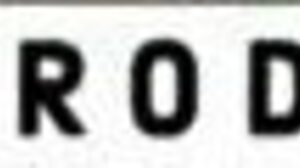 Zvládneš toto? Teenagerka s piercingom na jazyku dáva špinavú hlavu.