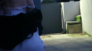 Hiç orospu komşuyu kamuya açık yerde kendini okşarken yakaladın mı? Gizli casus kamera!