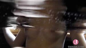 Wow! Bintang hentai Jepun comel dalam aksi fetish panas!