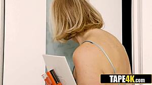 Hei, GILF rusă fierbinte tânjește după pula uriașă a studentului ei!