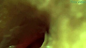 两次特写填充她剃光的阴户精液