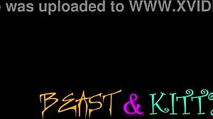 السوداء المتعطشة إتس كيتي لاف تُملأ بالماء الأبيض