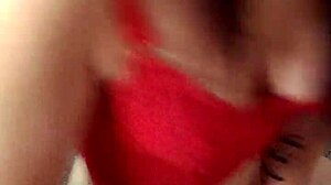 Mary Pedes ujjal baszogatja borotvált punciját fehérneműben, többszörös orgazmusig vad szólóban