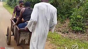 Aboki İki Köylüyü Ham Kulis Aksiyonunda Sikiyor