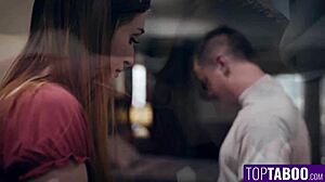 ชายแก่เย็ดแฟนสาวสลัดที่ตั้งครรภ์