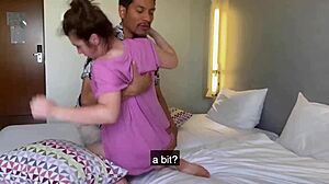 ต่อสู้ด้วยหมอนกลายเป็นสกปรกในโรงแรม