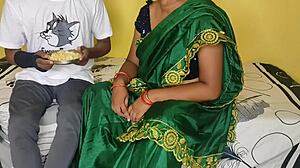 Индийская свояченица кормит свояка молоком в хинди видео.