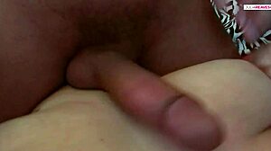 Sânii ei mă înnebunesc instant